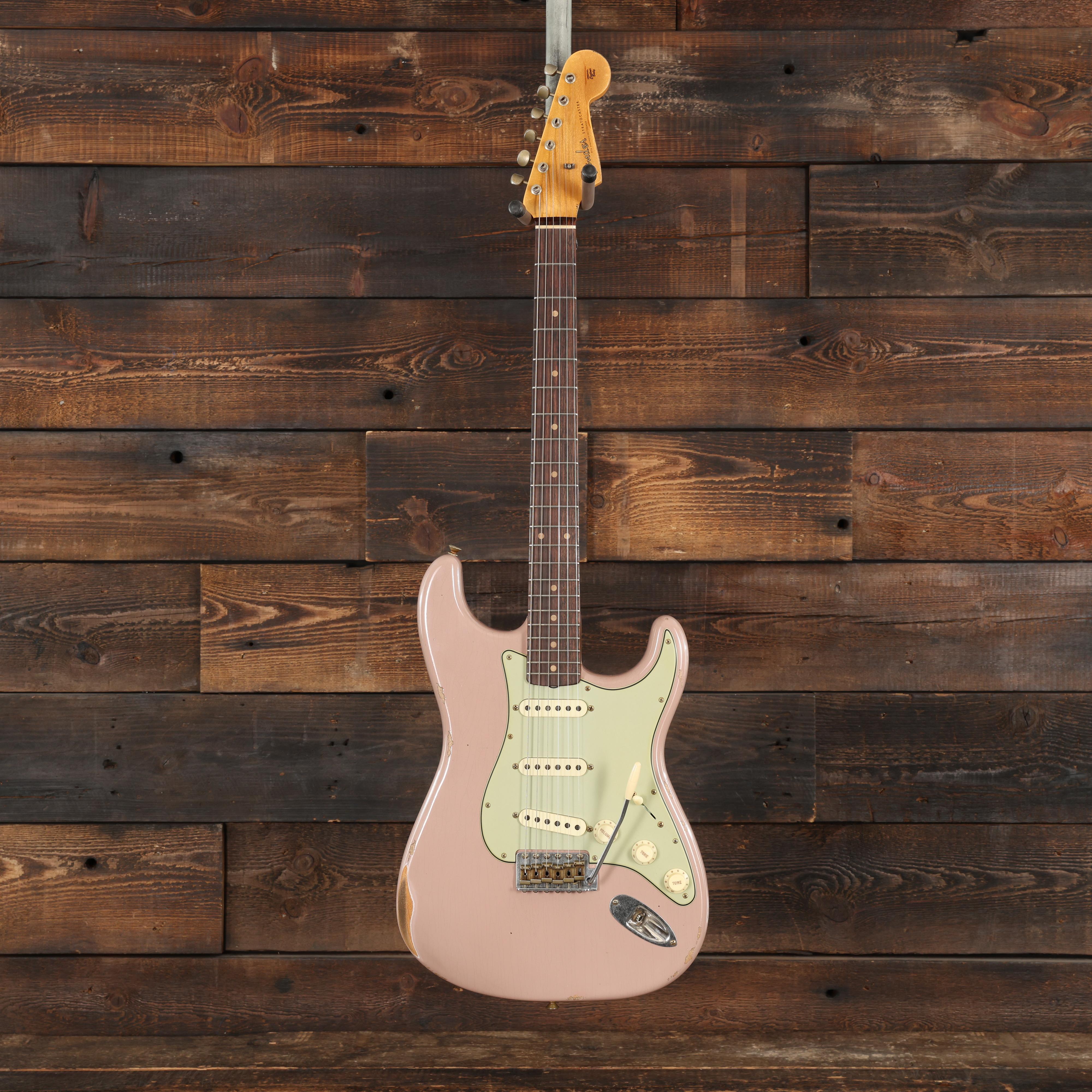 Fender Custom Shop '62 Stratocaster in Dirty Shell Pink Relic